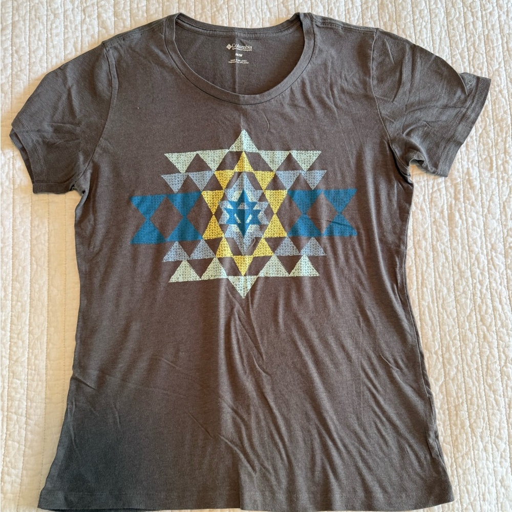 Columbia Gray Graphic Fitted Short Sleeve T-Shirt